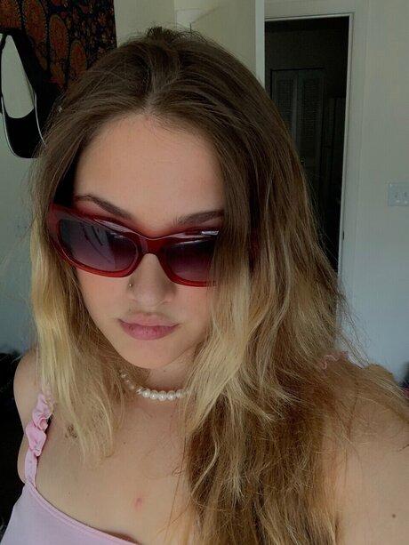 Naakte gelekte OnlyFans-foto van Karinaa 