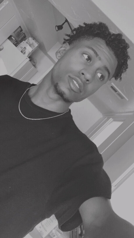 Naakte gelekte OnlyFans-foto van Freakykwaune
