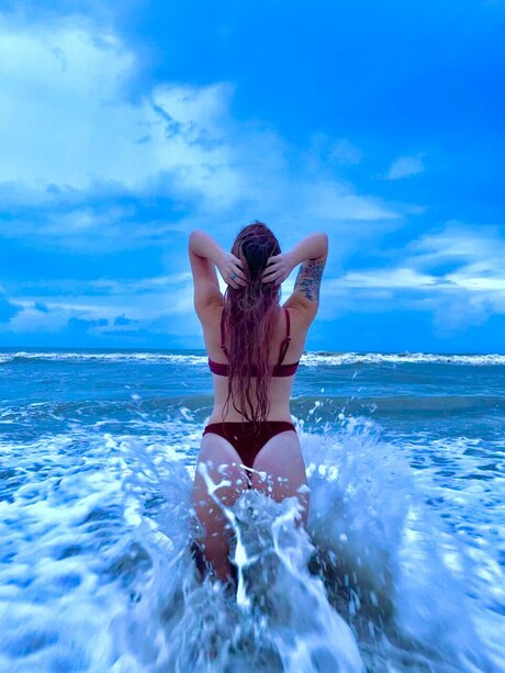 Naakte gelekte OnlyFans-foto van Jess