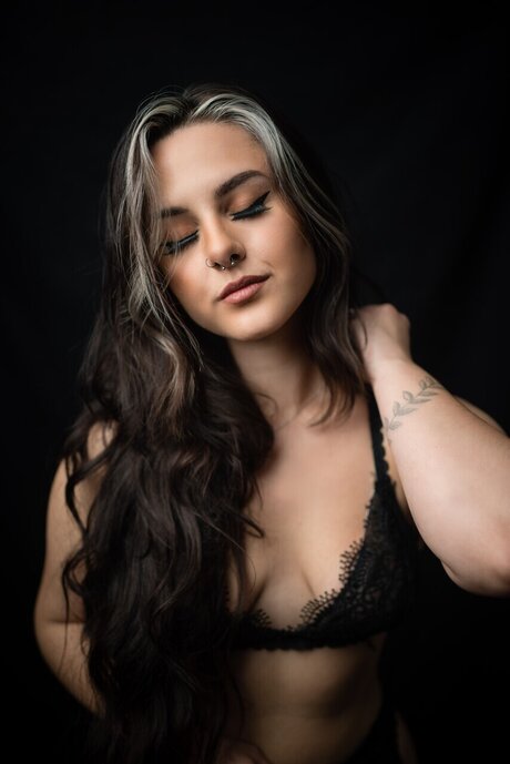 Naakte gelekte OnlyFans-foto van Baby