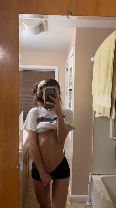 Naakte gelekte OnlyFans-foto van Lolabanks