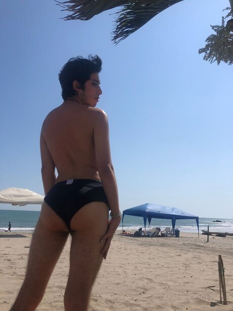 Naakte gelekte OnlyFans-foto van Guillermo