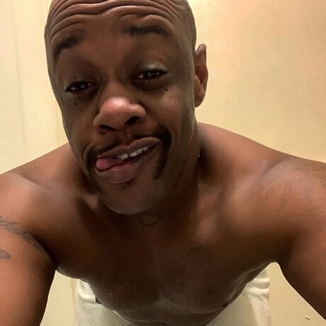 Naakte gelekte OnlyFans-foto van Reemdadream