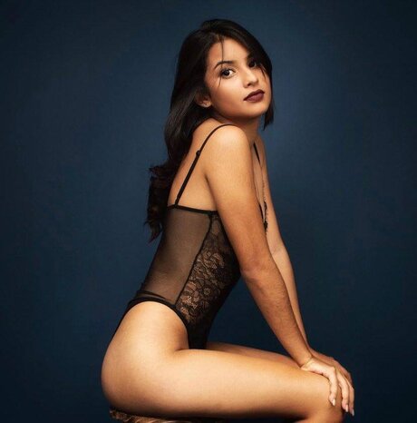 Naakte gelekte OnlyFans-foto van Talli Sophia