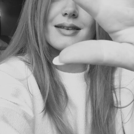 Naakte gelekte OnlyFans-foto van Ginger Kiss