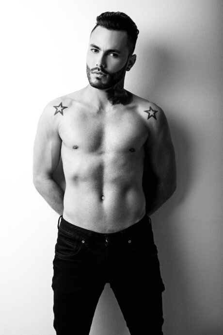 Naakte gelekte OnlyFans-foto van Juano Carvajal