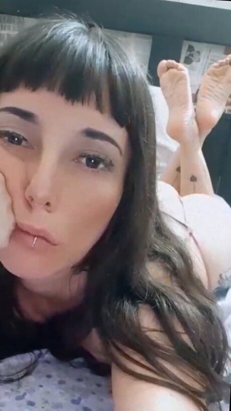Naakte gelekte OnlyFans-foto van Black Angel