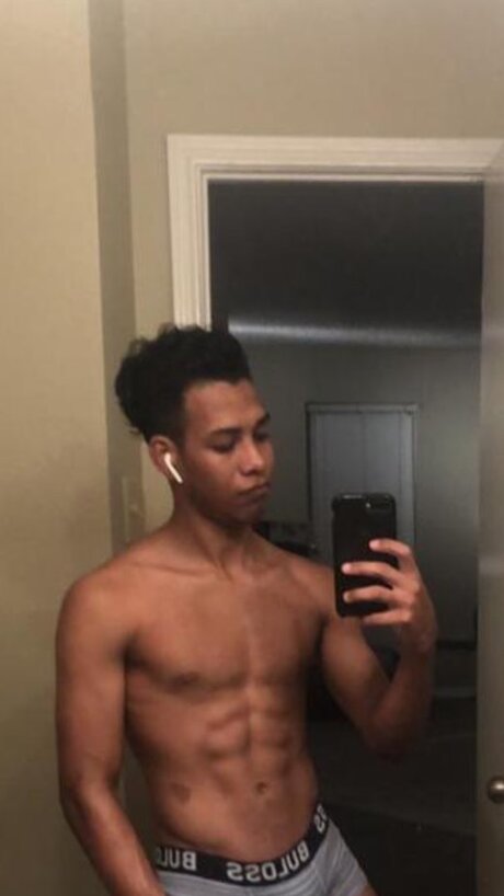 Naakte gelekte OnlyFans-foto van Brownpleasure