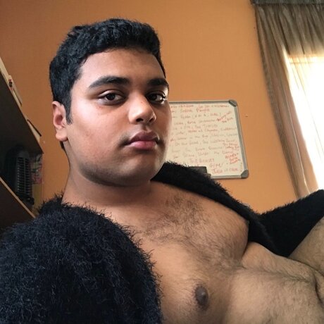 Naakte gelekte OnlyFans-foto van Djinn