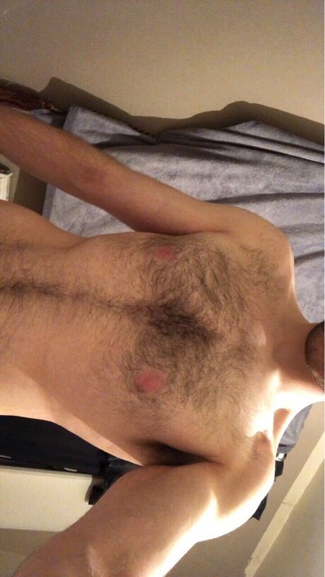 Naakte gelekte OnlyFans-foto van B