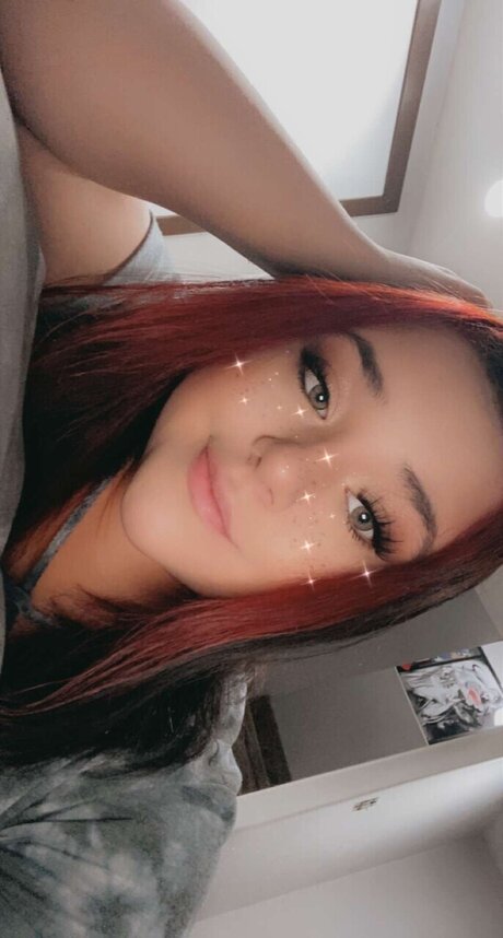 Naakte gelekte OnlyFans-foto van Harmony Korinne