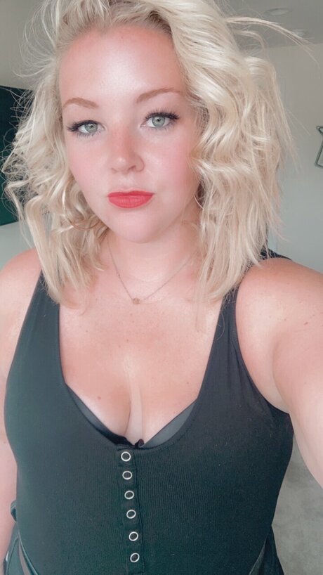 Naakte gelekte OnlyFans-foto van Stephanie