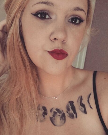 Naakte gelekte OnlyFans-foto van Kenz