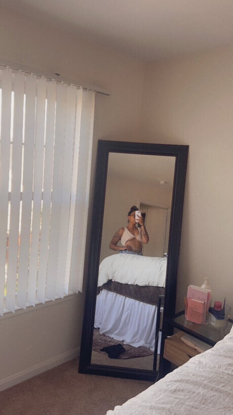 Naakte gelekte OnlyFans-foto van Khloe