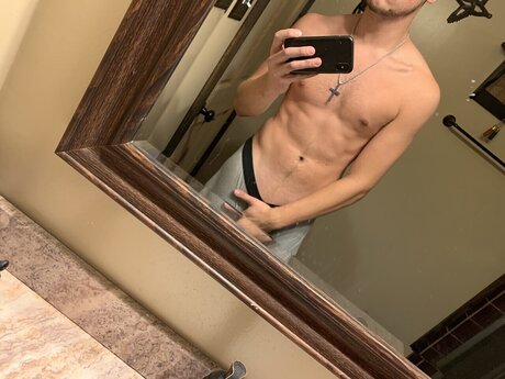 Naakte gelekte OnlyFans-foto van Titan