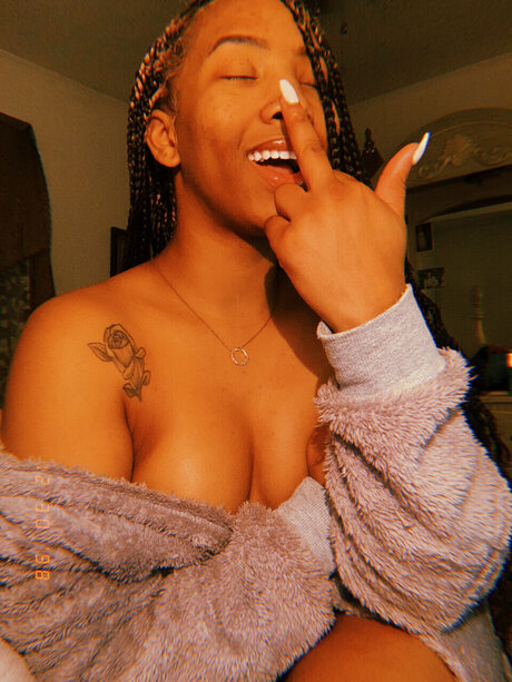 Naakte gelekte OnlyFans-foto van Roseeee