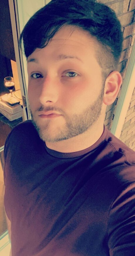 Naakte gelekte OnlyFans-foto van Tyler