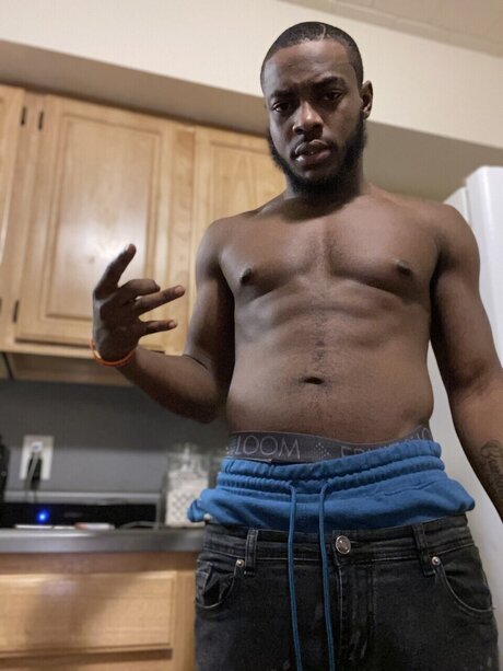 Naakte gelekte OnlyFans-foto van Mrkenny Slide