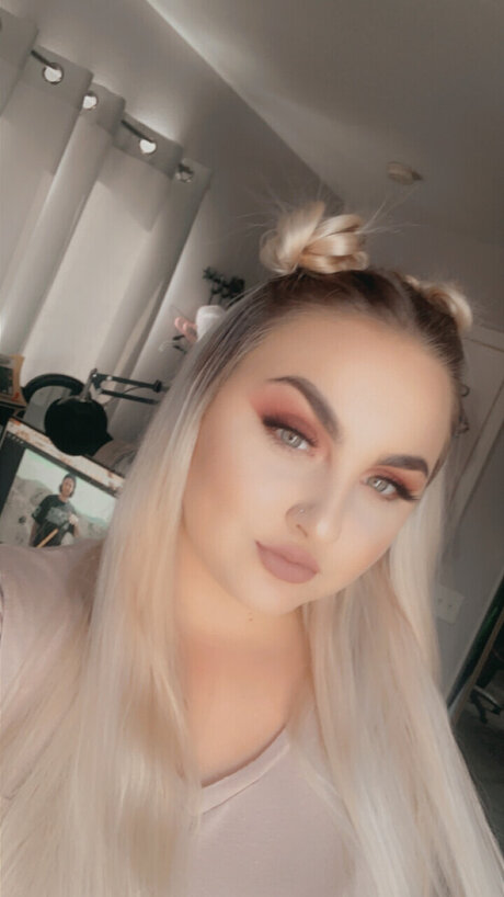 Naakte gelekte OnlyFans-foto van Nicole Marie