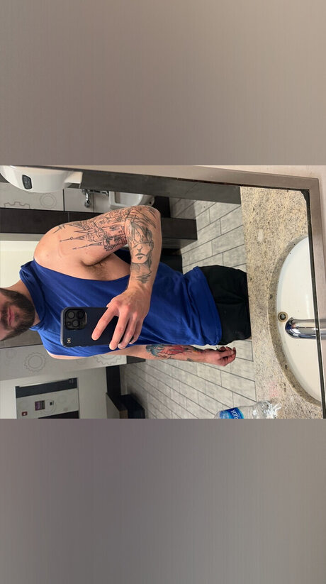 Naakte gelekte OnlyFans-foto van Linkx