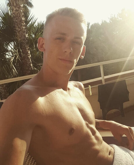 Naakte gelekte OnlyFans-foto van Ikarus95