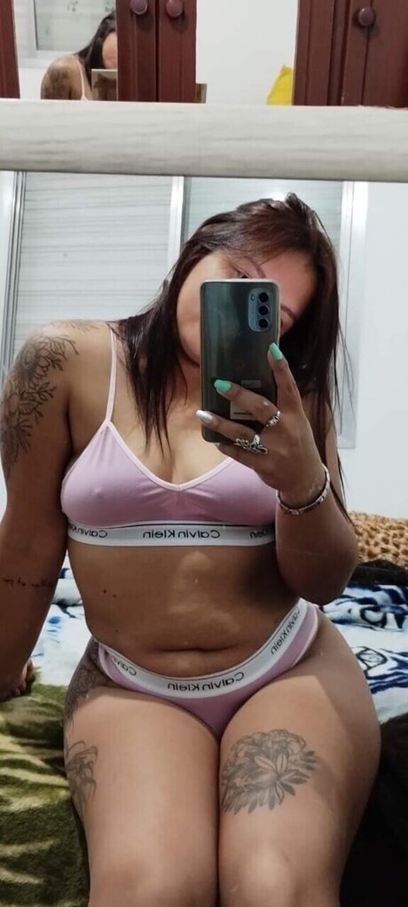 Naakte gelekte OnlyFans-foto van Malee