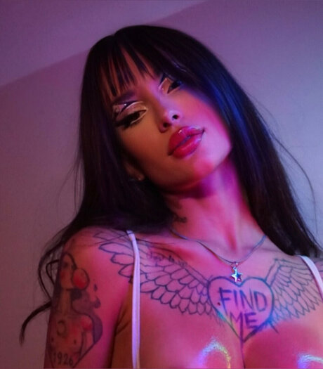 Naakte gelekte OnlyFans-foto van Karyn