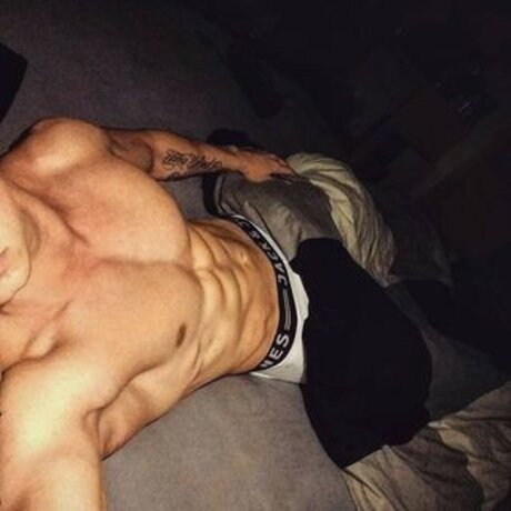 Naakte gelekte OnlyFans-foto van Aignerelias