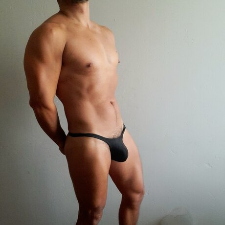 Naakte gelekte OnlyFans-foto van Peruanodc