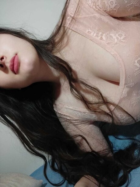 Naakte gelekte OnlyFans-foto van Alara