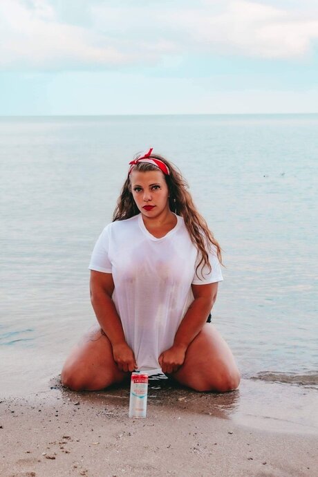 Naakte gelekte OnlyFans-foto van Country Girl