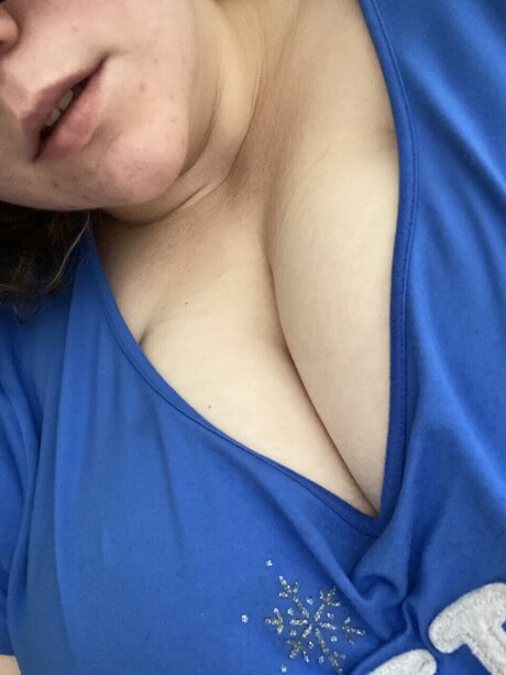 Naakte gelekte OnlyFans-foto van Kartika