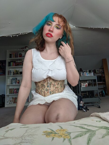 Naakte gelekte OnlyFans-foto van Lemon Honey