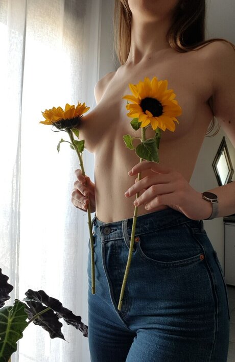 Naakte gelekte OnlyFans-foto van Asyourfrenchgirls