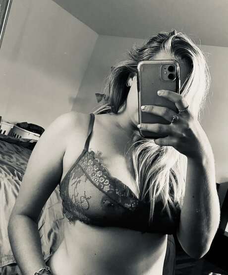Naakte gelekte OnlyFans-foto van Jessykayy