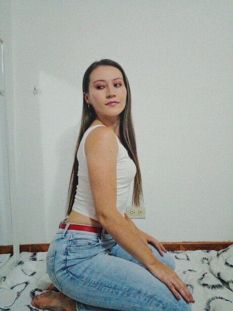 Naakte gelekte OnlyFans-foto van Delt