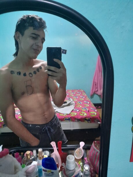 Naakte gelekte OnlyFans-foto van Pedro Suarez