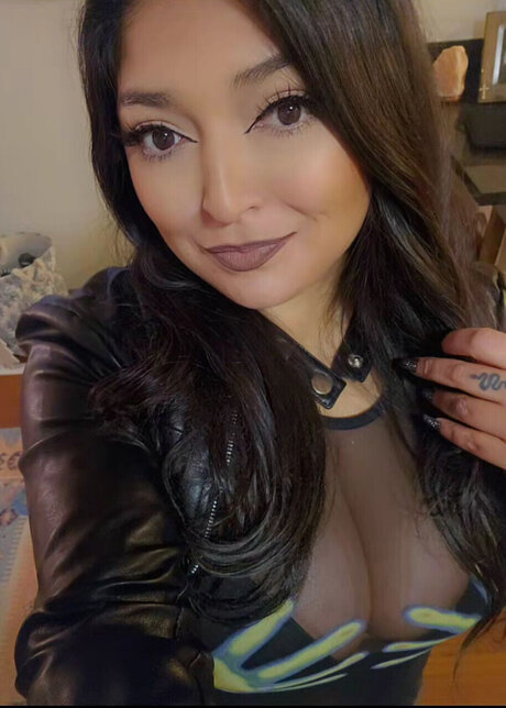 Naakte gelekte OnlyFans-foto van Marmar