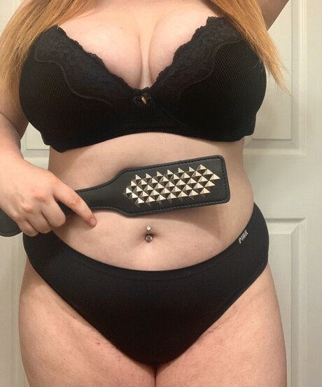 Naakte gelekte OnlyFans-foto van Little Lady