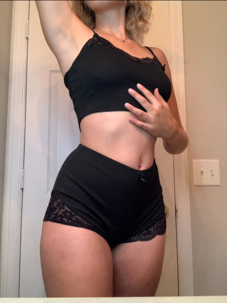Naakte gelekte OnlyFans-foto van Maya Evert