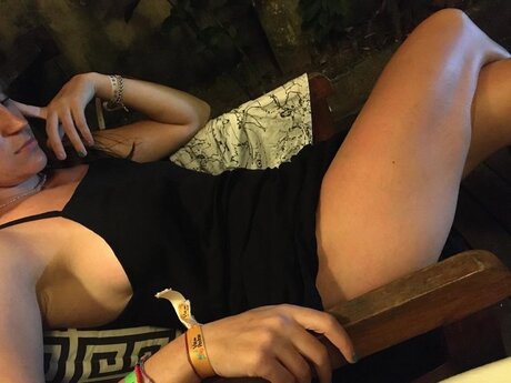 Naakte gelekte OnlyFans-foto van Dani