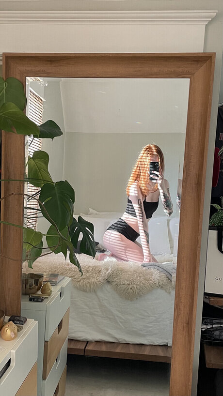 Naakte gelekte OnlyFans-foto van Corpse Witch