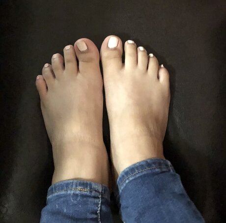 Naakte gelekte OnlyFans-foto van Sweetfeetish420