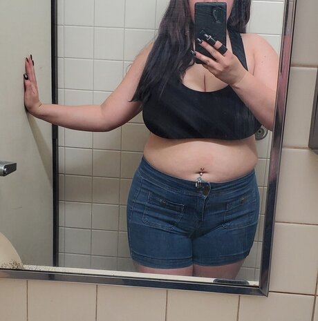 Naakte gelekte OnlyFans-foto van Renee