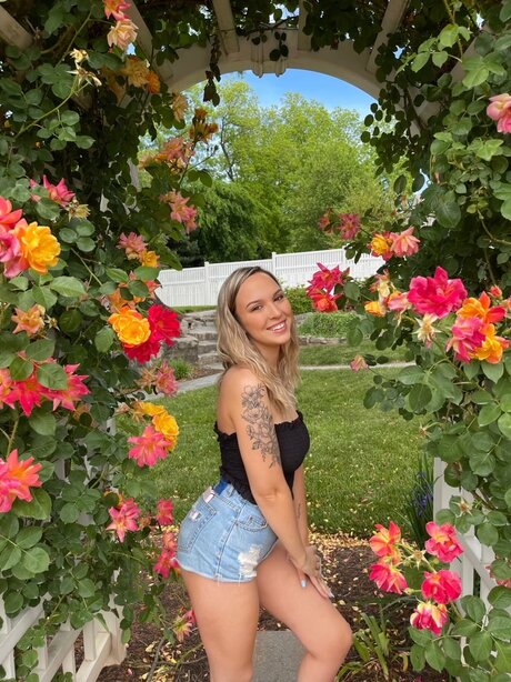 Naakte gelekte OnlyFans-foto van Kirsten Ariana