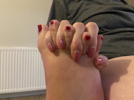 Naakte gelekte OnlyFans-foto van Feetfeetbaby