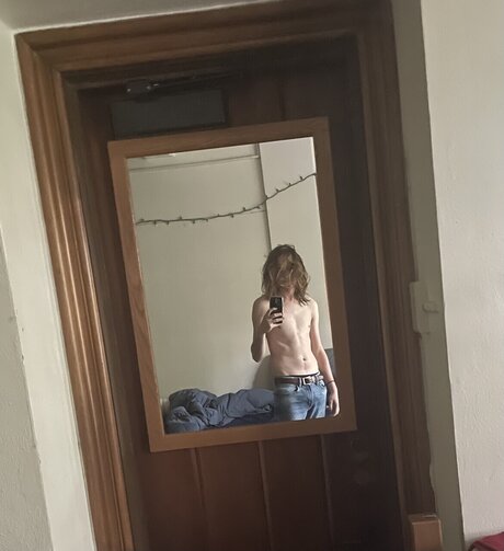 Naakte gelekte OnlyFans-foto van Collegefemboy