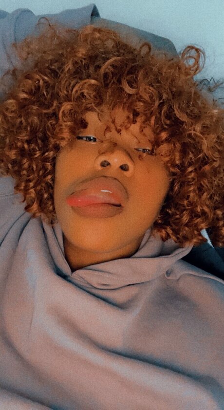 Naakte gelekte OnlyFans-foto van Butta