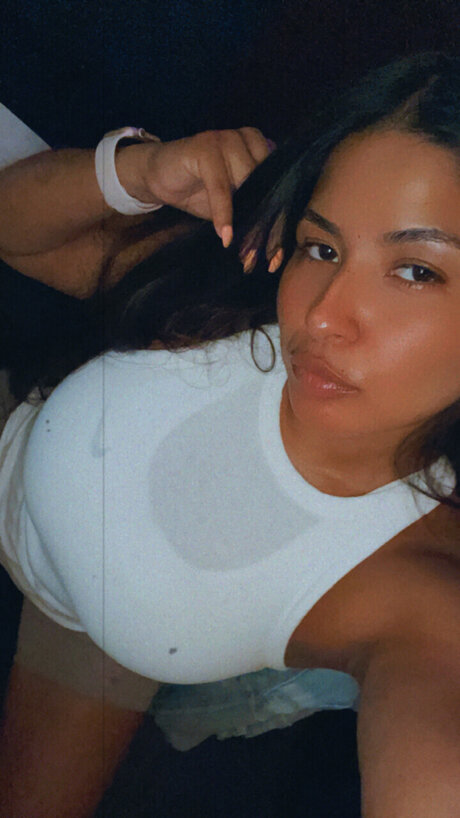 Naakte gelekte OnlyFans-foto van Mayra Fuentes
