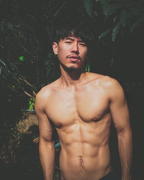 Naakte gelekte OnlyFans-foto van Nonkonthai